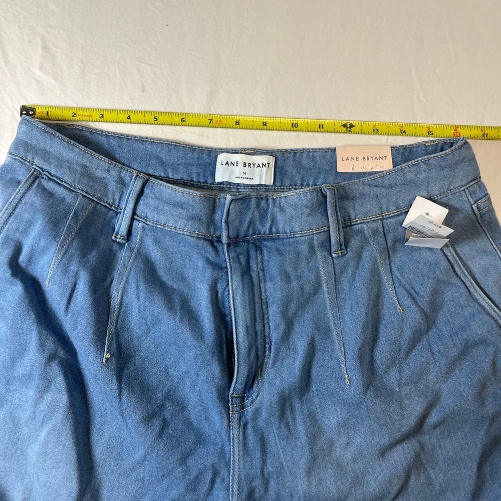 NWT Lane Bryant Blue Denim Belt Loops Button Closure Pleated Front Relaxed Bermu - Picture 5 of 6